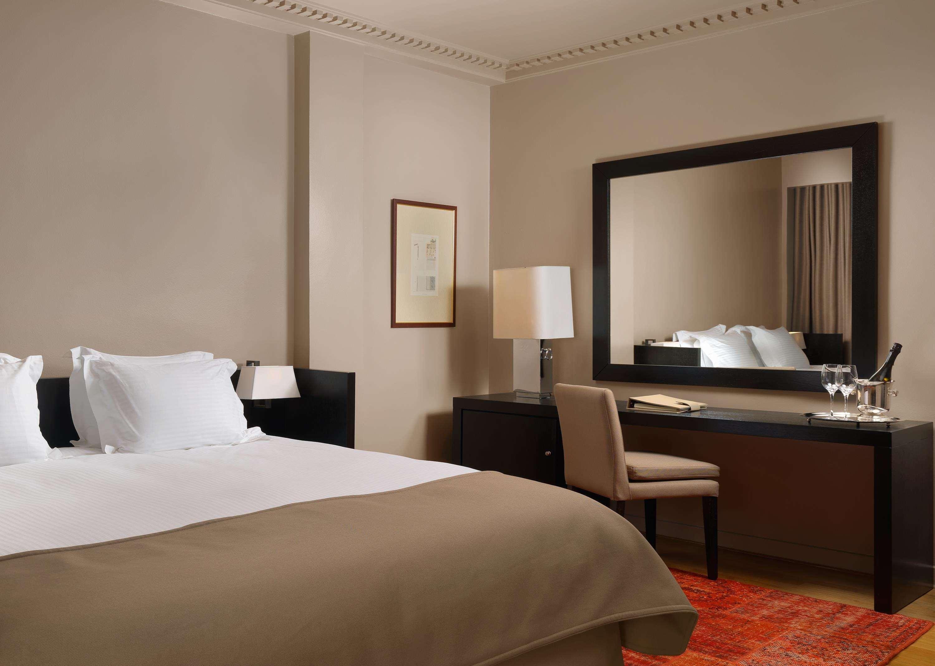 Njv Athens Plaza Hotel Room photo A bedroom at the hotel
