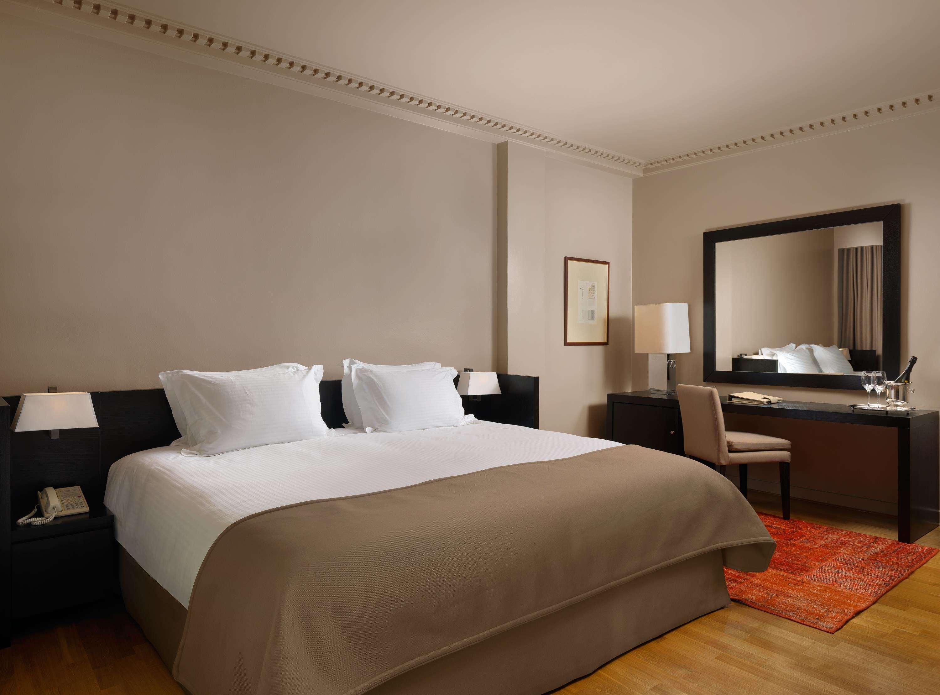 Njv Athens Plaza Hotel Room photo A bedroom at the Mandarin Oriental, London