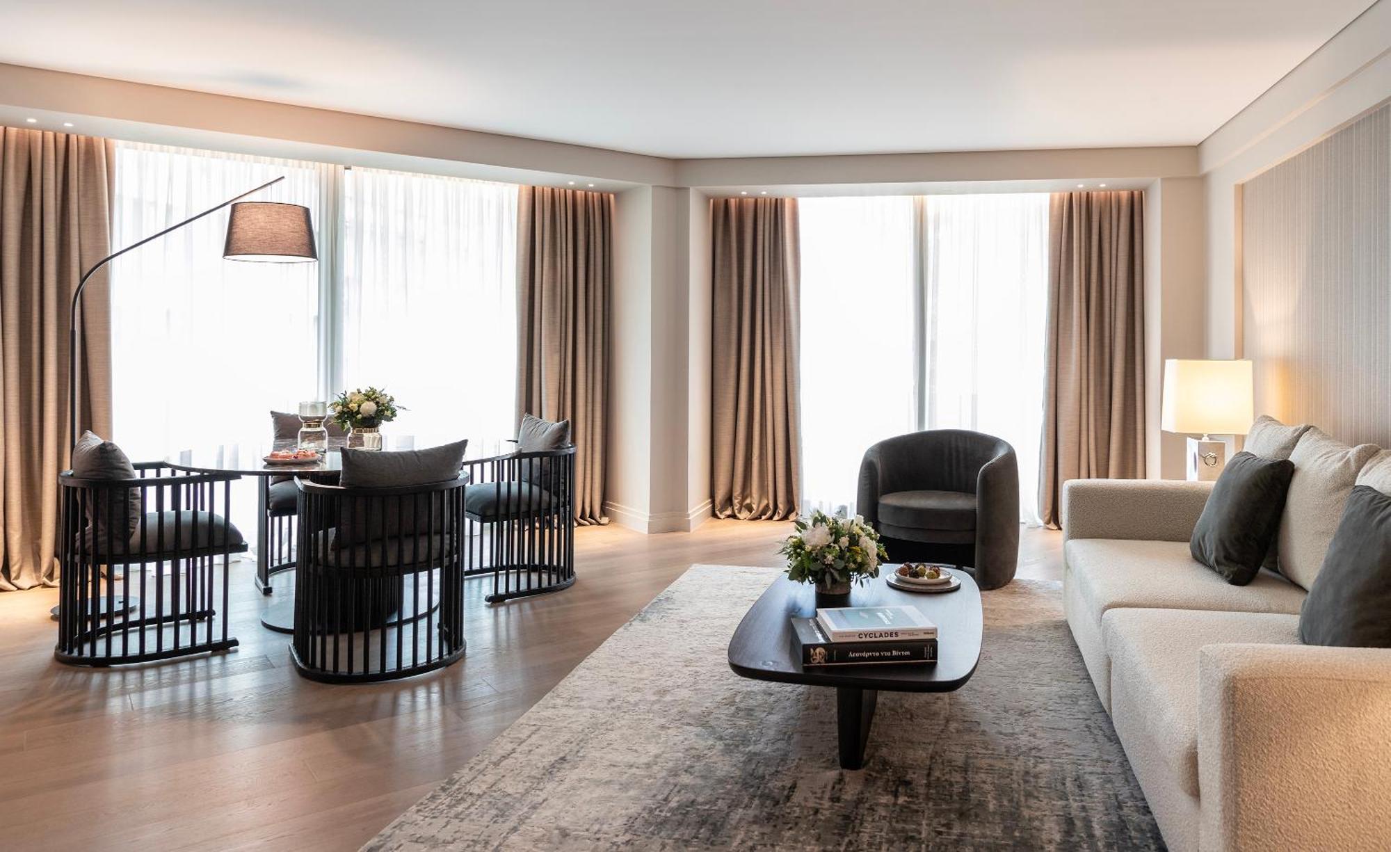 Njv Athens Plaza Hotel Exterior photo A living room at The Hari
