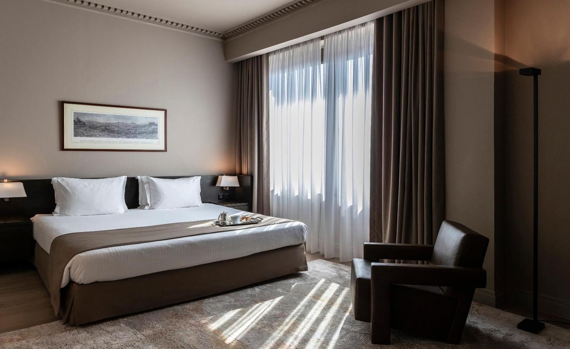 Njv Athens Plaza Hotel Exterior photo A room at the hotel