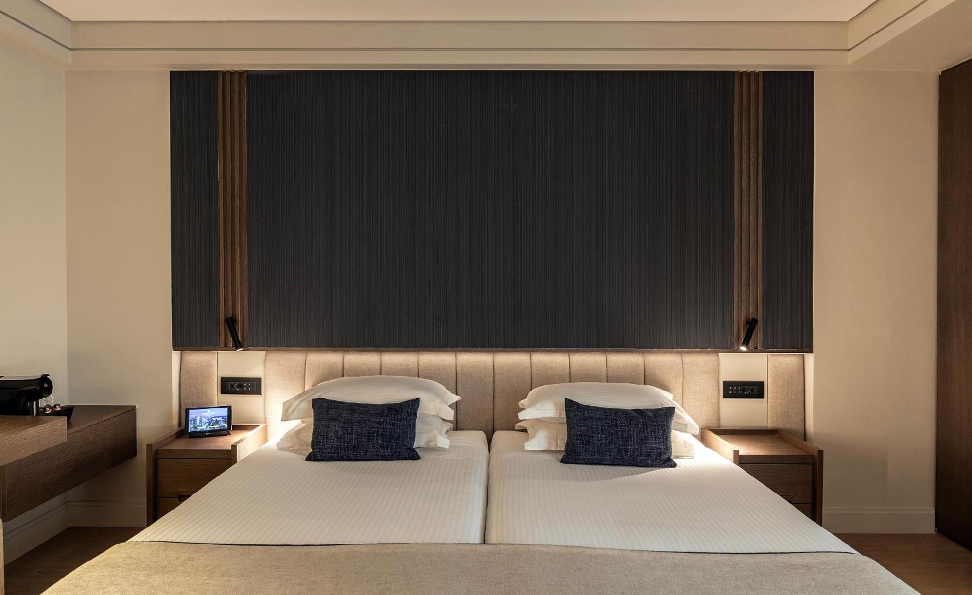 Njv Athens Plaza Hotel Exterior photo A bedroom at the hotel