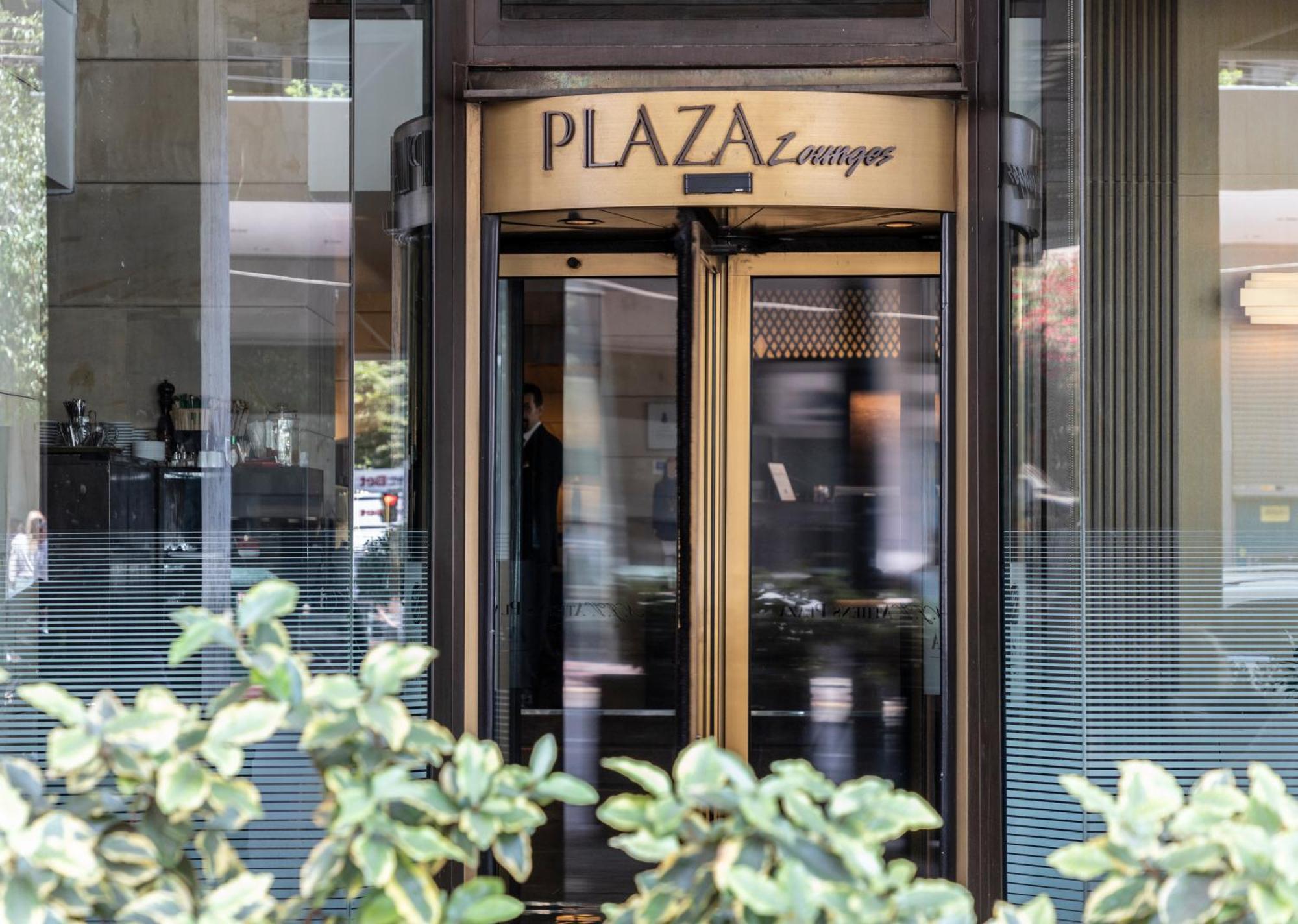 Njv Athens Plaza Hotel Exterior photo Plaza Athénée entrance