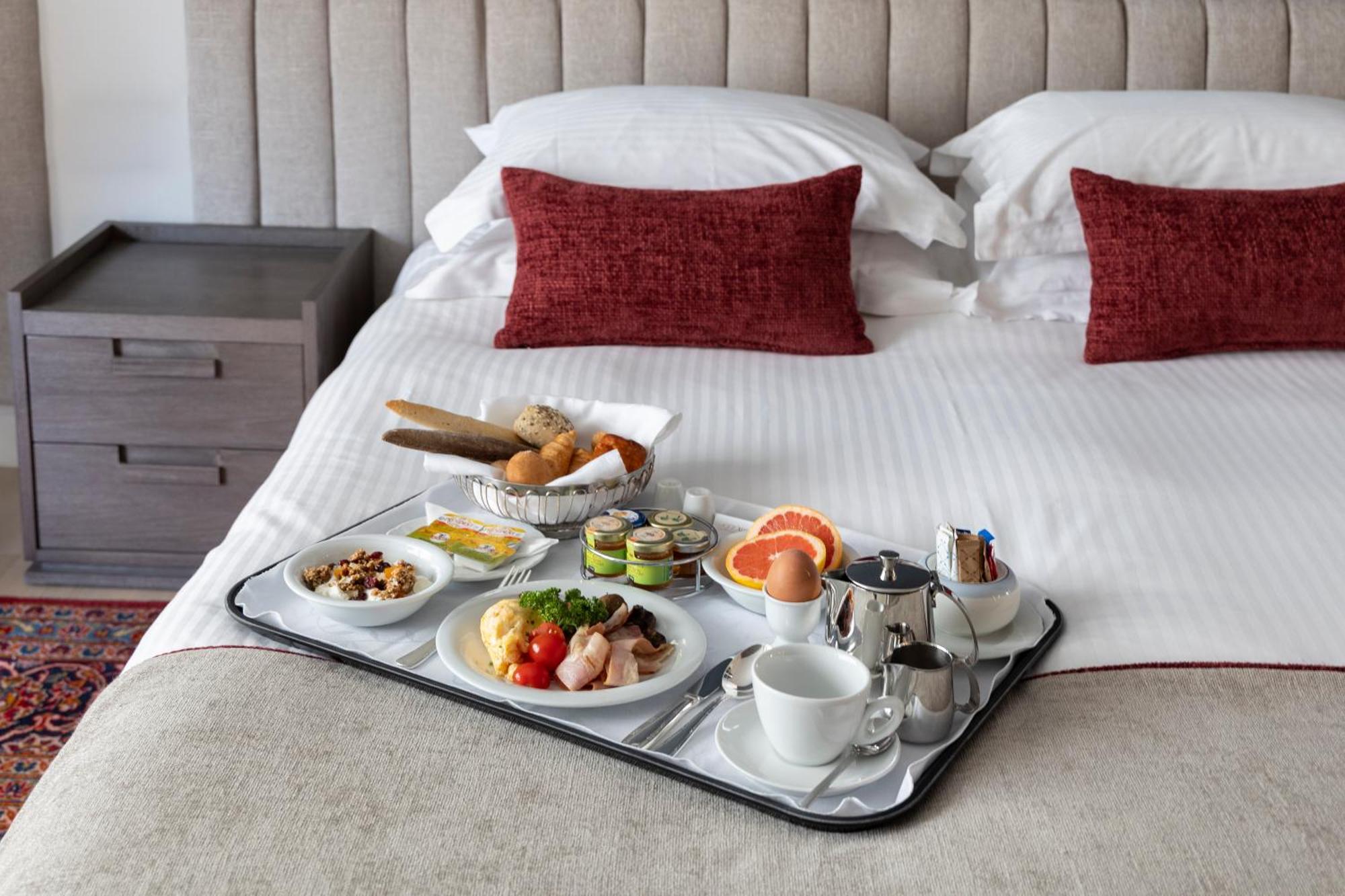 Njv Athens Plaza Hotel Exterior photo Room service tray