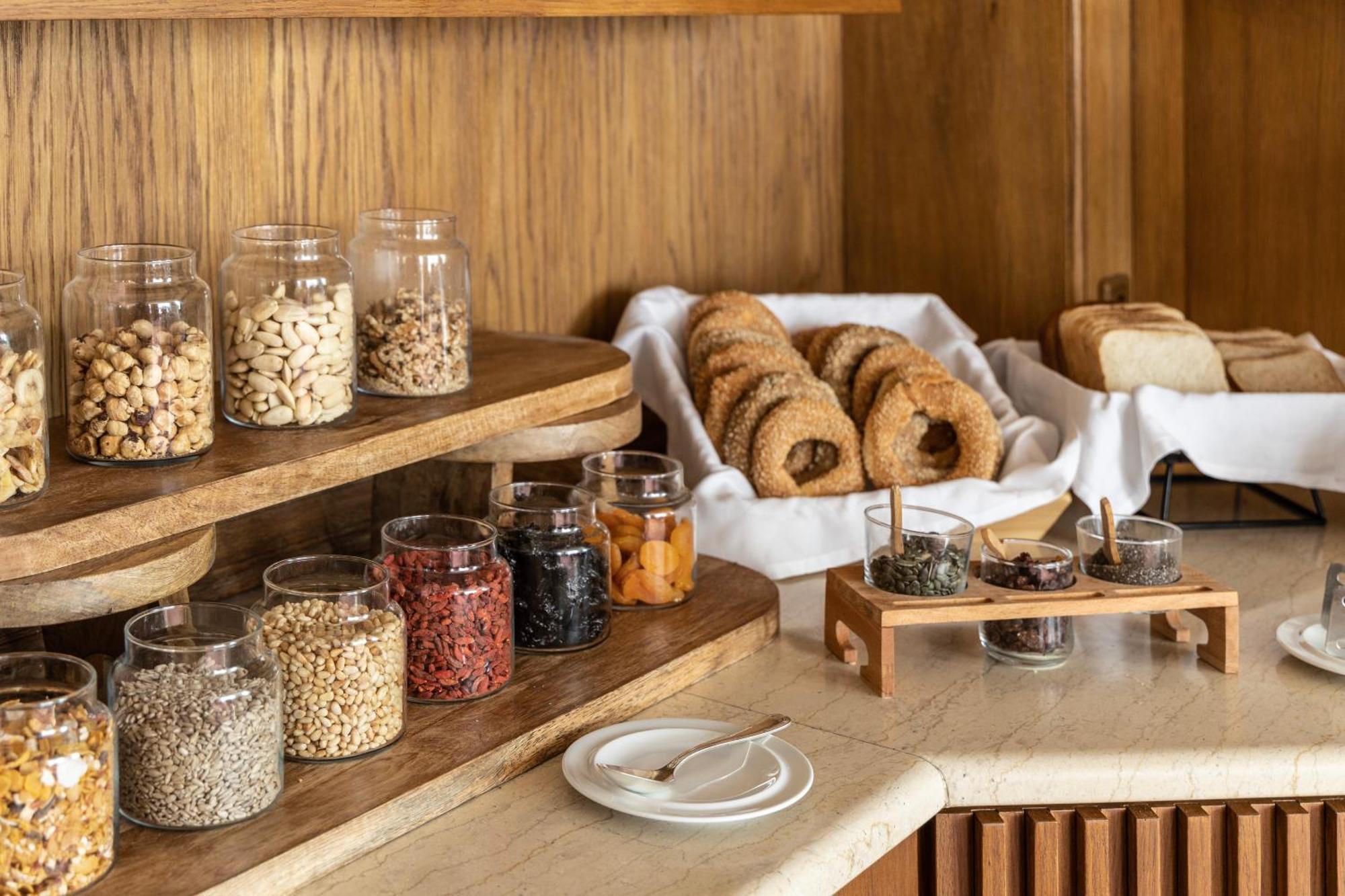 Njv Athens Plaza Hotel Exterior photo A breakfast buffet
