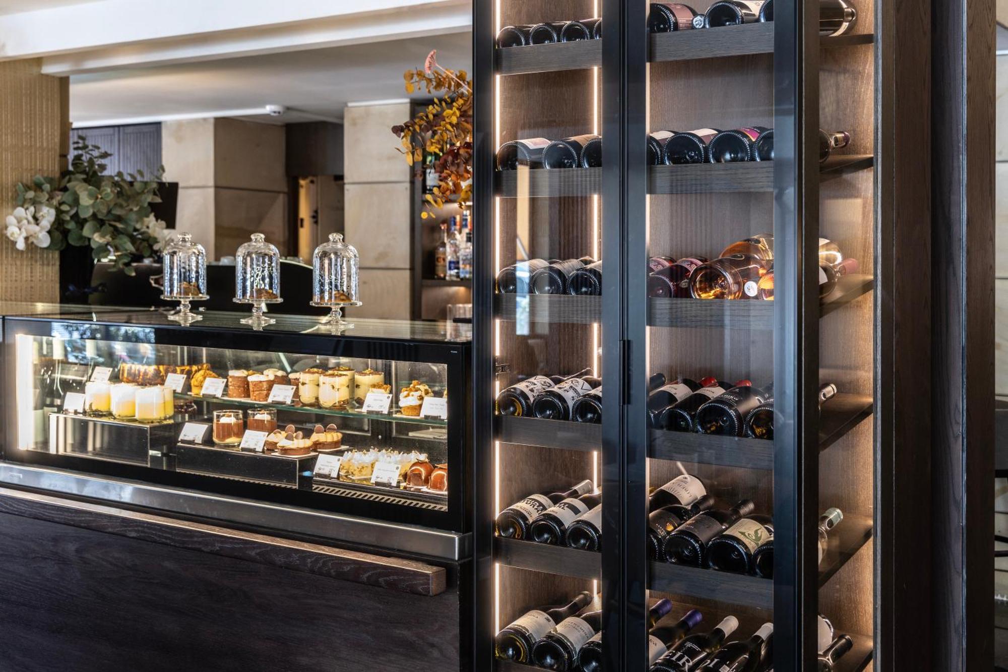 Njv Athens Plaza Hotel Exterior photo Wine display at the hotel